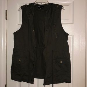 Light weight sleeveless vest